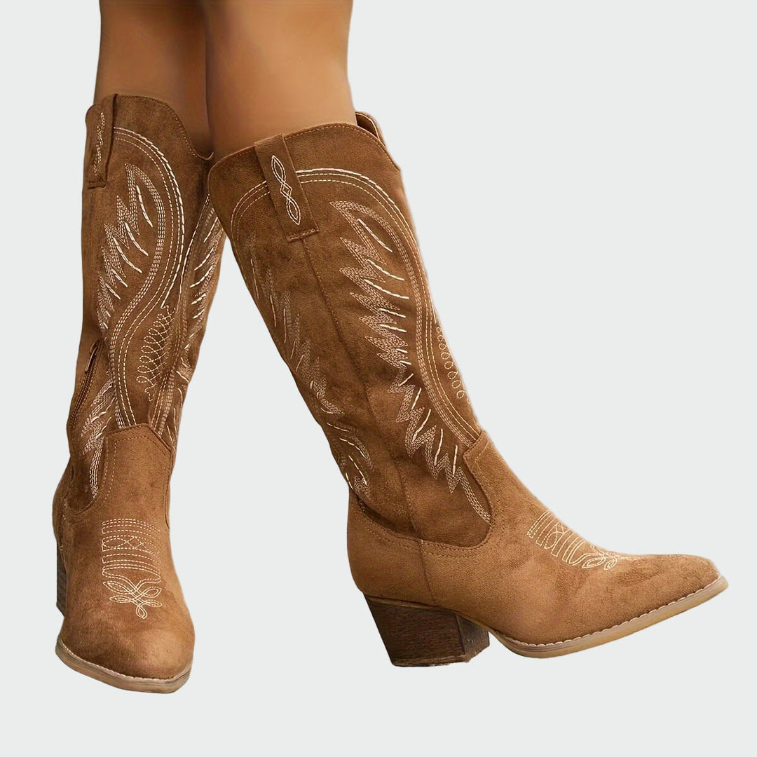Botas ocidentais bordadas e elegantes